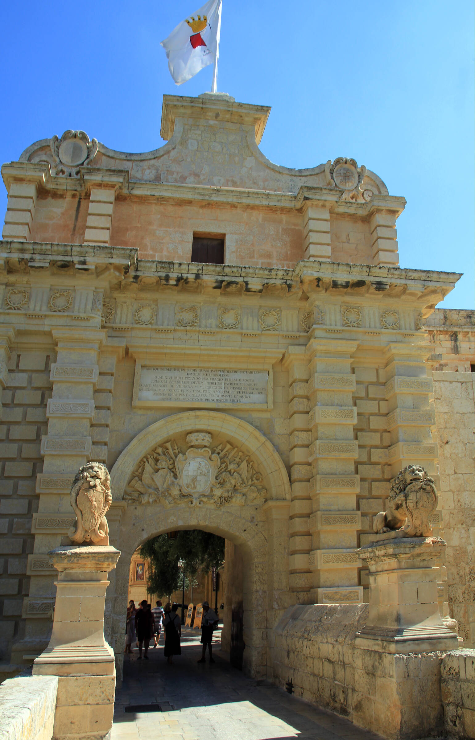 Portão principal de Mdina (Malta): cidade sediou as filmagens na primeira temporada da série. Foto: Wikimedia Commons