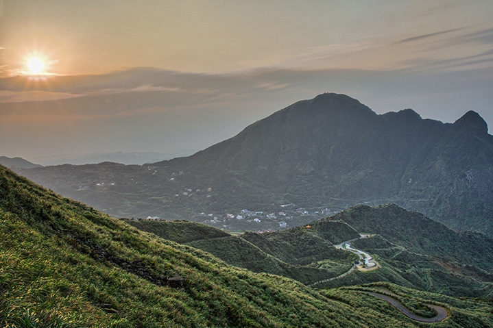 Além disso, Taiwan também é conhecida por suas impressionantes paisagens naturais, que variam de montanhas cobertas de florestas a praias tropicais deslumbrantes. . Foto: Reprodução: Flipar