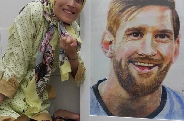 Fatemeh Hamami é autora de retratos pintados de várias personalidades mundiais. O argentino Lionel Messi, que polarizou a disputa por melhor jogador do mundo com CR7 nos anos mais recentes, também foi homenageado por ela - Foto: Reprodução/Instagram