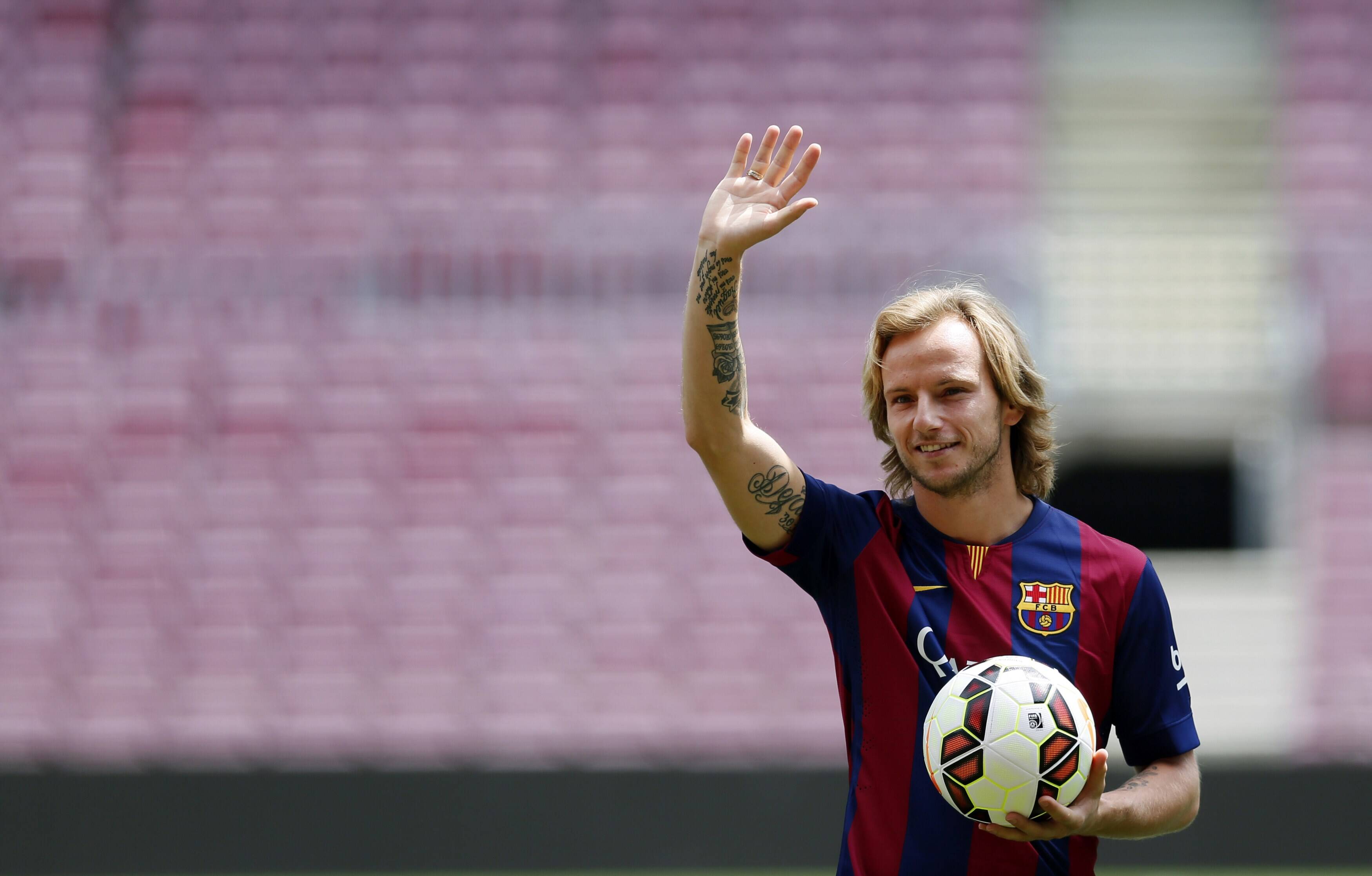 Rakitic é apresentado no Barcelona Albert Gea/Reuters