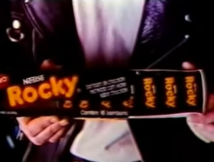 Rocky, da Nestlé: Ainda na década de 90, a Nestlé lançou o chocolate Rocky numa tentativa de concorrer com o BIS, mas acabou sendo um grande fracasso e o bombom não resistiu muito tempo no mercado. Reprodução: Flipar