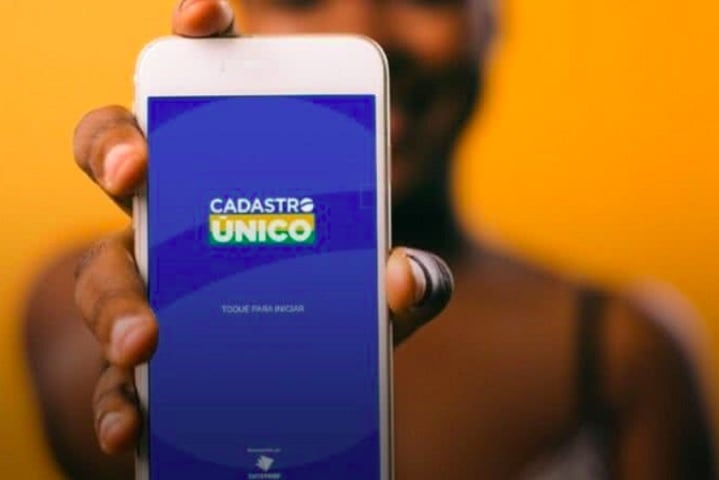 Os critérios para fazer parte do Pé-de-Meia incluem ter entre 14 e 24 anos e pertencer a uma família registrada no Cadastro Único (CadÚnico). Reprodução: Flipar