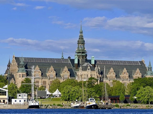 Há ainda o Museu Nórdico, que oferece uma imersão completa na vida e nos costumes do povo sueco desde a Idade Média até os dias atuais. Reprodução: Flipar