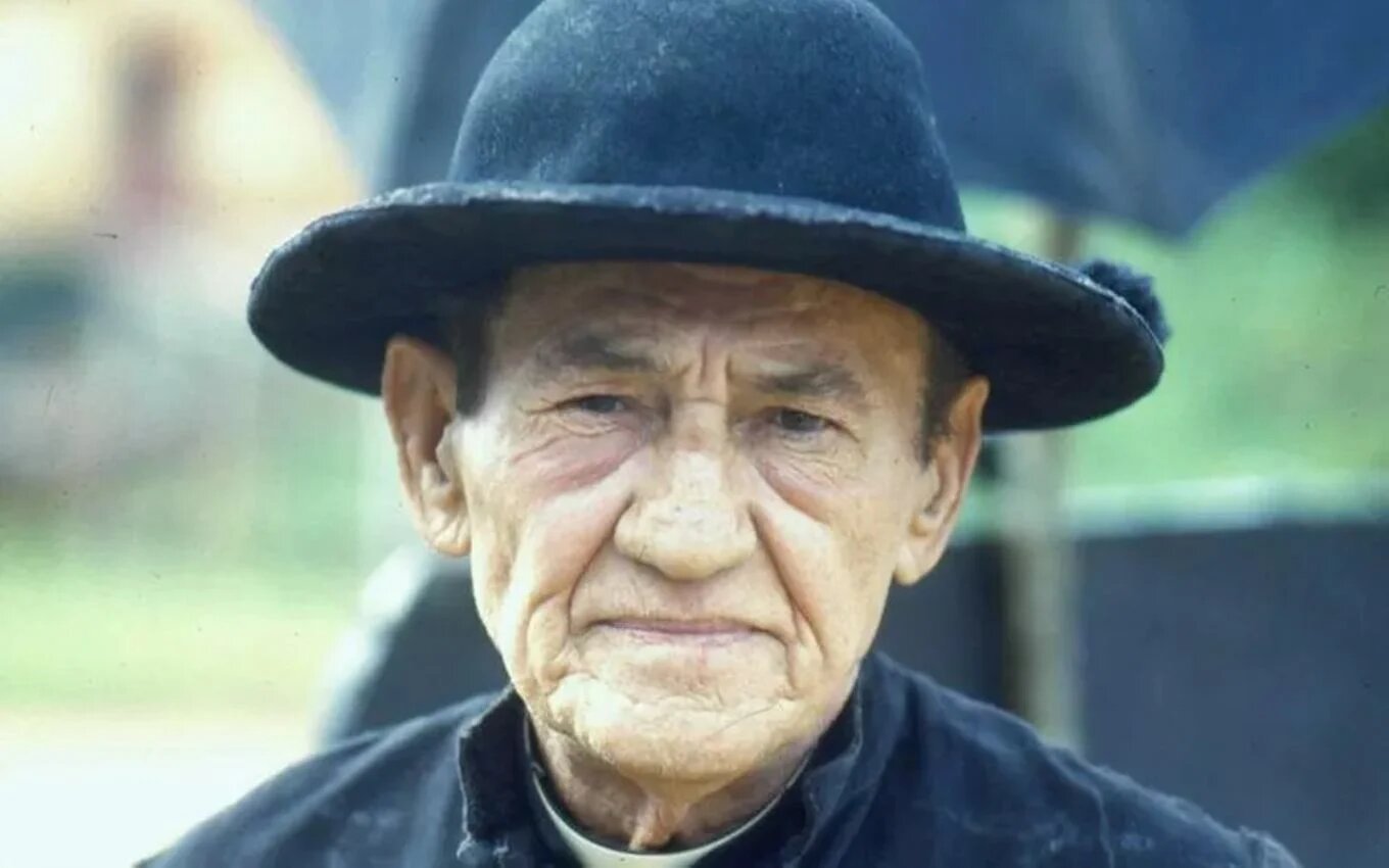 Jofre Soares - O padre Santo na primeira versão da novela morreu em agosto de 1996, aos 77 anos. Reprodução/Globo