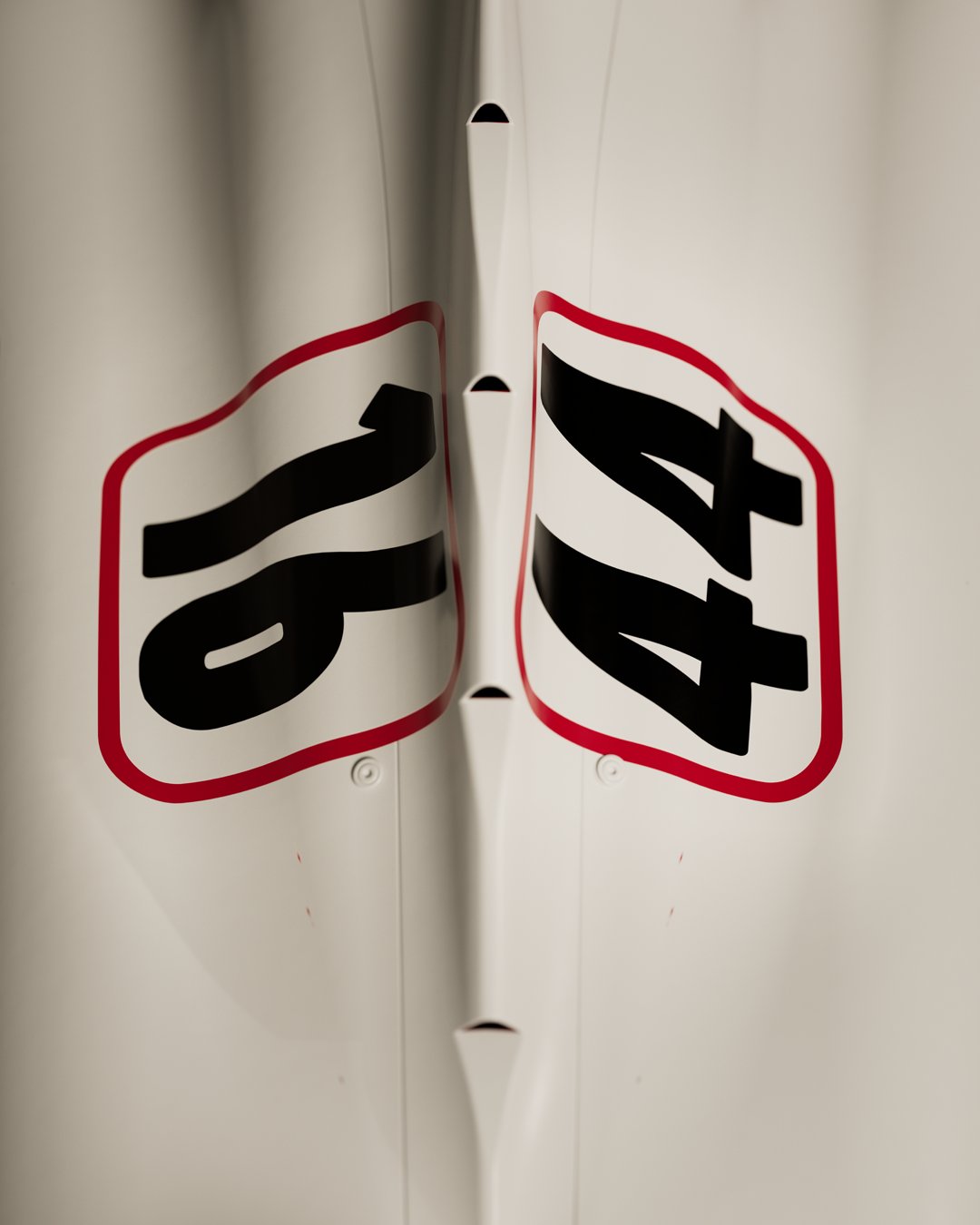 Detalhes da pintura especial da Ferrari remetem ao carro utilizado por Niki Lauda em 1975. Foto: Reprodução/Scuderia Ferrari