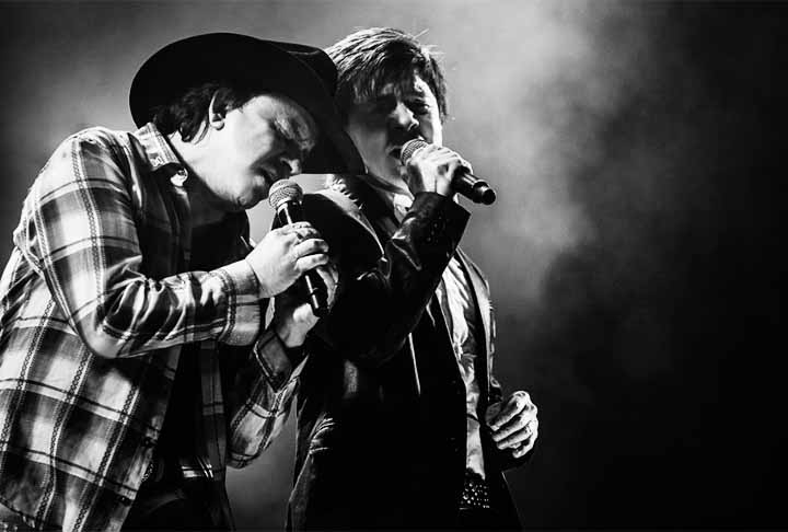 O álbum “Outros Cantos”, parceria da dupla com Milton Nascimento, foi indicado ao Grammy Latino 2024 na categoria “Melhor Álbum de Música Popular Brasileira”. 
 Reprodução: Flipar