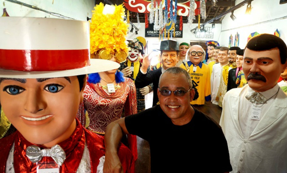 Silvio Botelho é considerado o principal mestre bonequeiro do carnaval de Olinda. De seu ateliê saem muitos dos bonecos que tomam as ladeiras da cidade no carnaval. Reprodução: Flipar