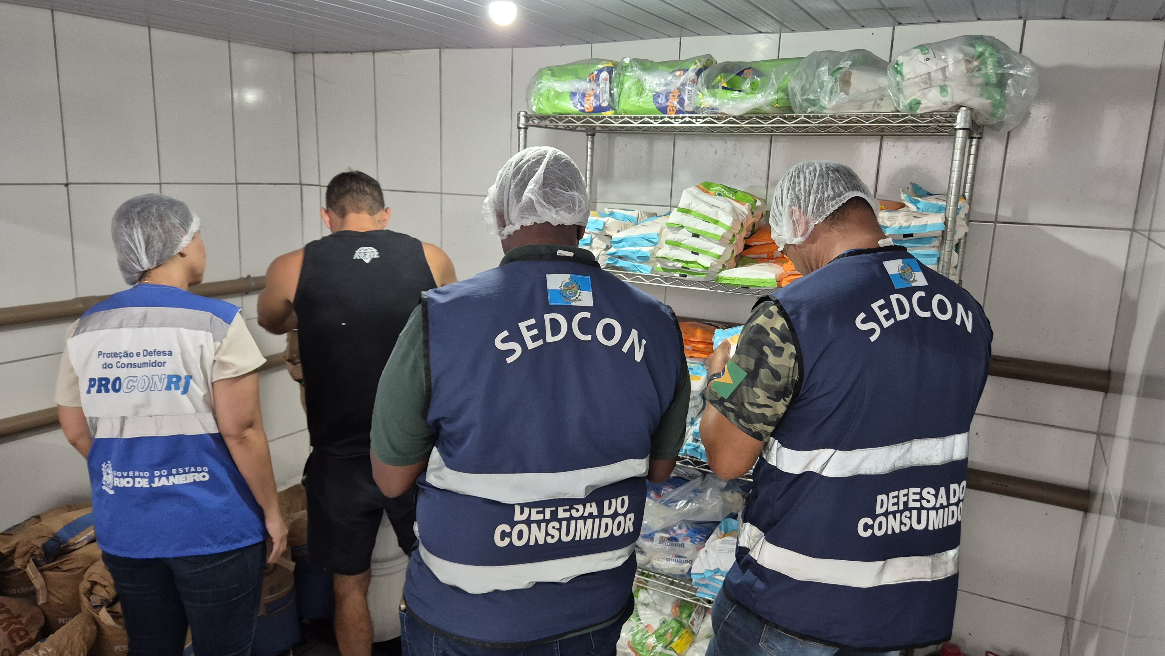 Procon fecha loja após caso de barata em picolé. Foto: Reprodução/Procon