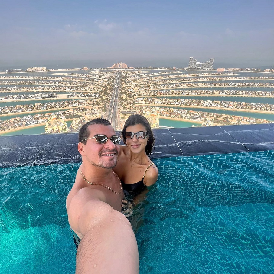 O ator Thiago Martins e a influenciadora Talita Nogueira na Aura Skypool, em Dubai. Foto: Reprodução/Instagram 28.03.2023