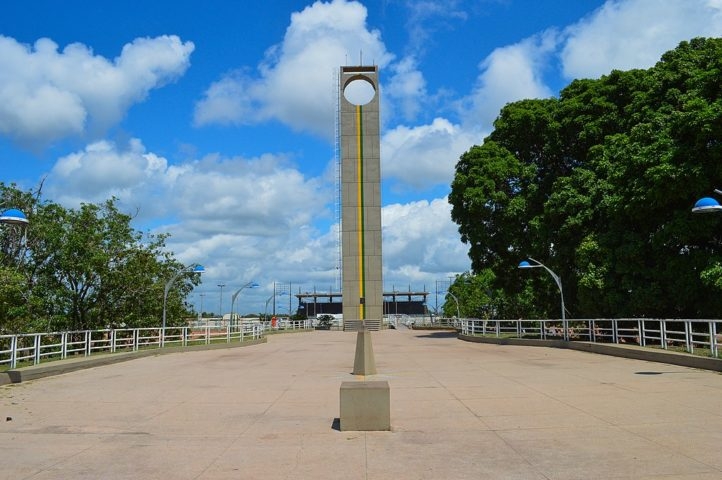 Um dos principais símbolos de Macapá é o Marco Zero, um monumento que marca a passagem da linha do Equador e atrai milhares de turistas curiosos. Reprodução: Flipar