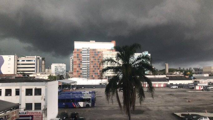 Registro do céu em Santana, na Zona Norte.. Foto: Reprodução/Twitter