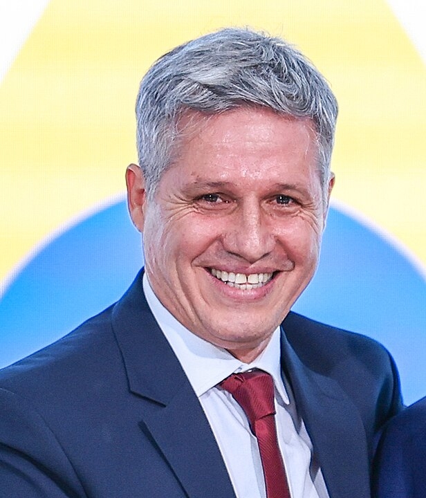 Em junho de 2023, ele tentou participar de um almoço com membros da Frente Parlamentar da Agropecuária (FPA) e o ministro do Desenvolvimento Agrário, Paulo Teixeira (foto), mas foi barrado. 