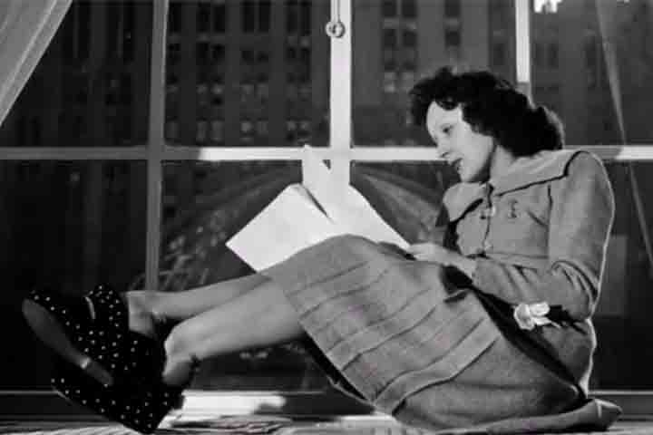 Mas o destino traria um novo golpe. Pouco tempo depois, Leplée foi assassinado, e Piaf chegou a ser acusada de envolvimento no crime. Absolvida, viu sua imagem abalada no período.
 Reprodução: Flipar