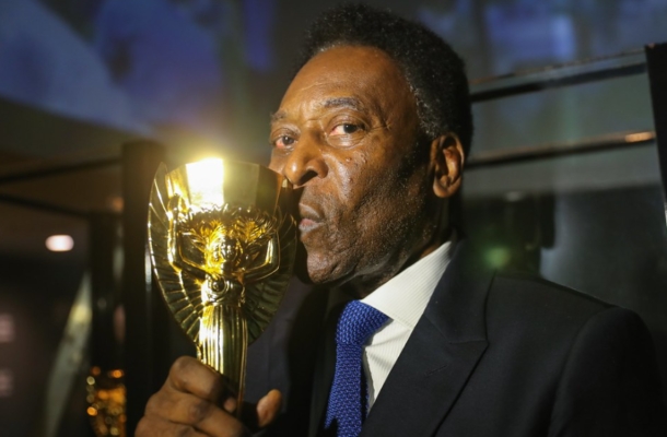 Na semifinal da Copa do Mundo de 1958, com apenas 17 anos, Pelé fez três gols na vitória contra a França e se consagrou como o jogador mais jovem a fazer um chamado hat-trick em partida do torneio. - Foto: Ricardo Stuckert/CBF FlickR