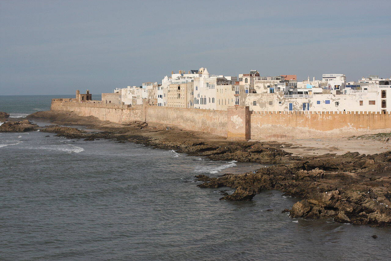 Essaouira: em Westeros, as muralhas dessa cidade da costa atlântica do Marrocos ficam em Astapor, outra cidade tomada por Daenerys. Foto: Wikimedia Commons