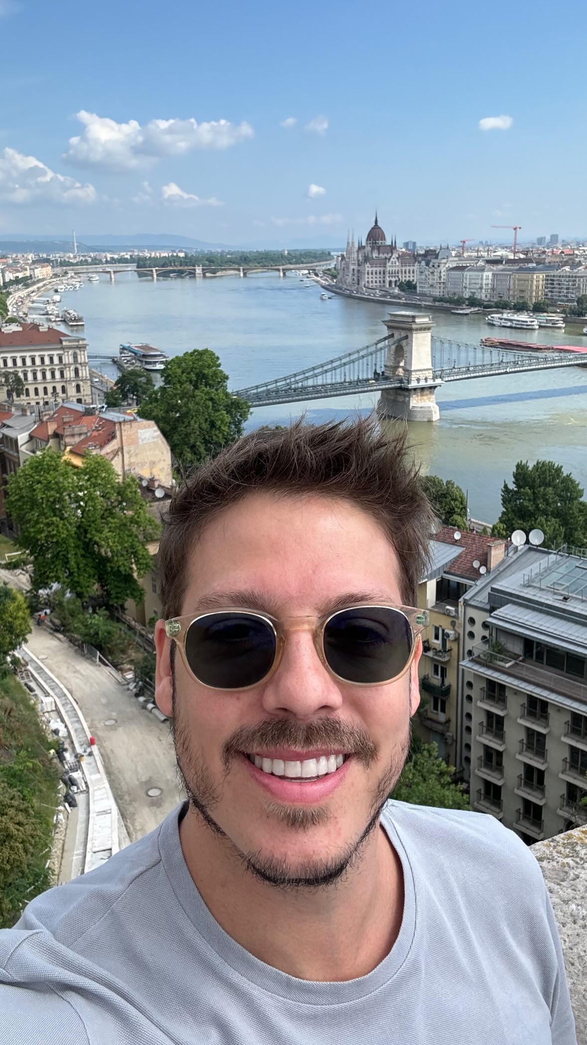 Fabio Porchat em Budapesque, na Hungria Reprodução/Instagram