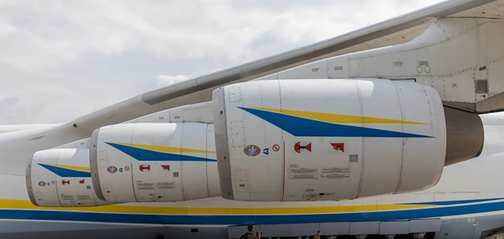 O An-225 era impulsionado por uma rara combinação de seis turbofans (Progress D-18T)