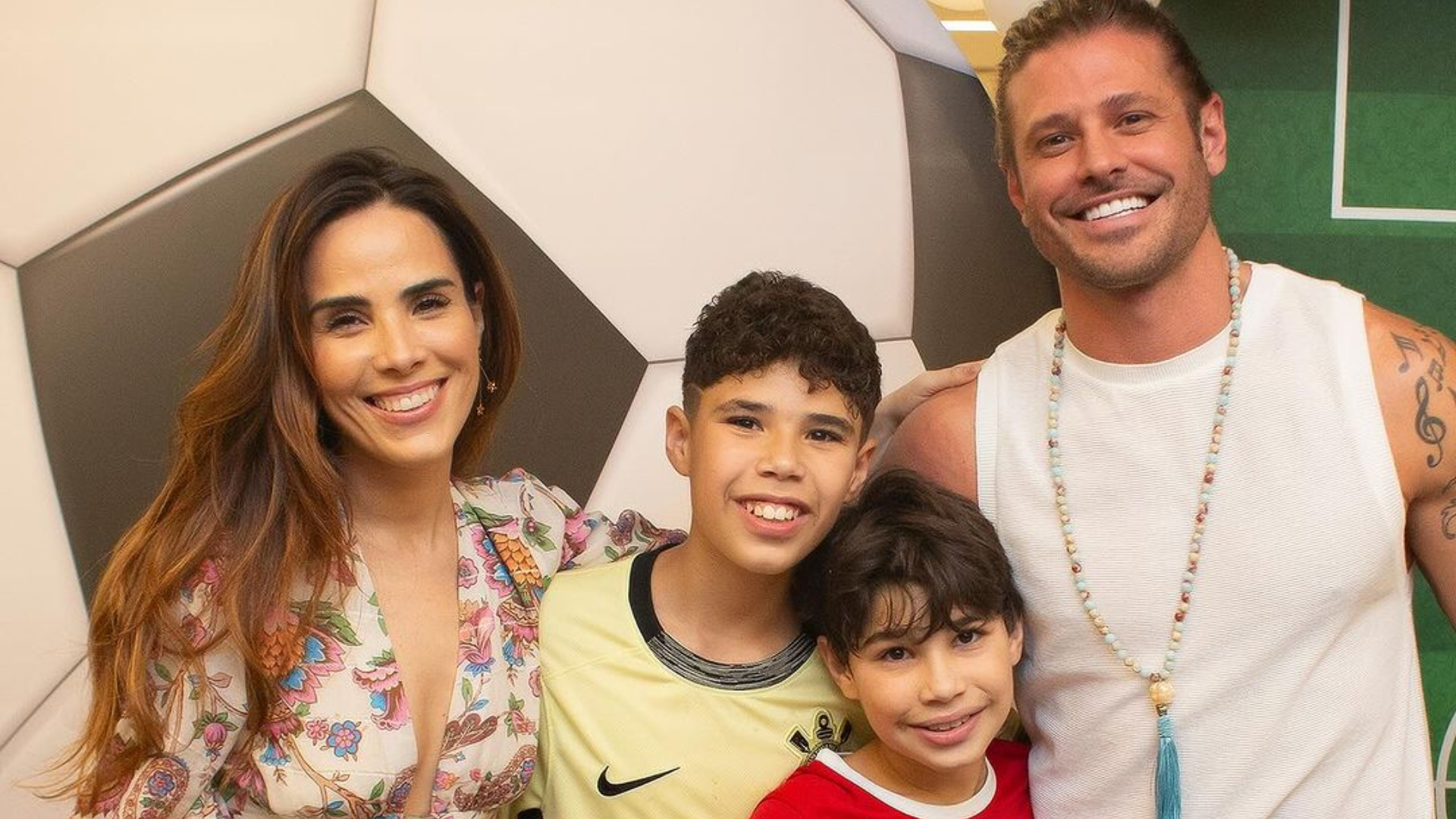 Dado Dolabella com Wanessa Camargo e filhos da namorada Reprodução/Instagram