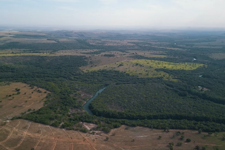 No entanto, a comprovação científica só ocorreu alguns anos depois, com o trabalho do geólogo Álvaro Crósta, da Unicamp, que estuda o Domo desde 1978.  Reprodução: Flipar