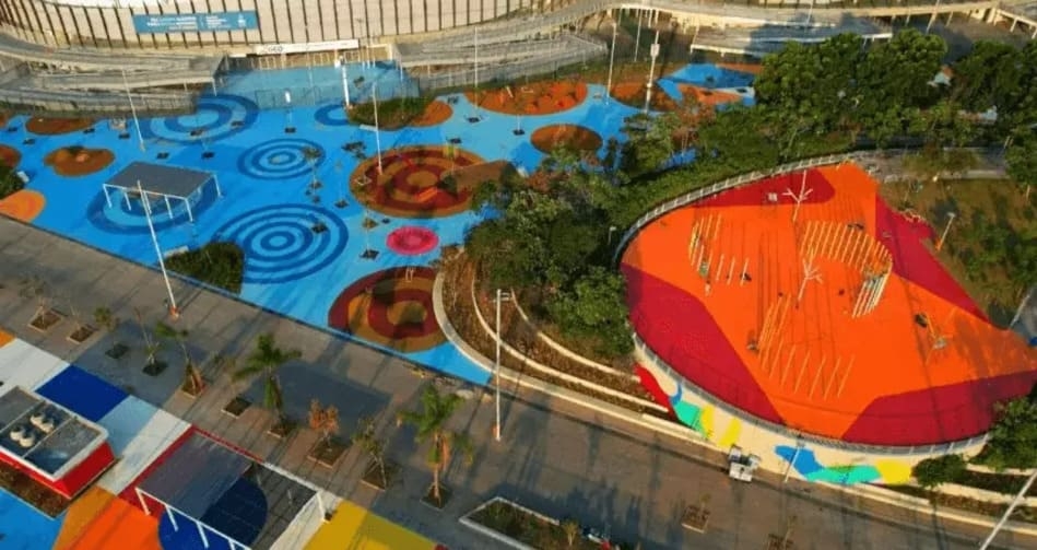 A Prefeitura do Rio inaugurou, em 12/5/2024, o Parque Rita Lee, na Barra da Tijuca. Numa área de 136 mil m², dentro do parque olímpico, o local tem pistas de skate, quadras poliesportivas, brinquedos e muro de escalada.  O município gastou R$ 36 milhões. O parque, cujo nome homenageia a cantora brasileira, recebeu mais de 1.100 árvores e 70 mil arbustos. 