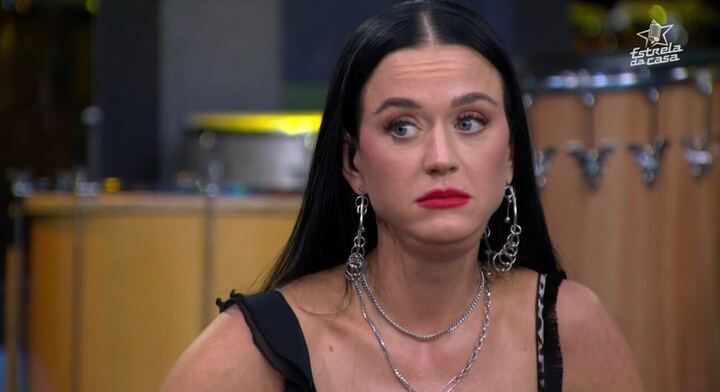 Katy Perry imitando cara de sapo no "Estrela da Casa" Reprodução: TV Globo