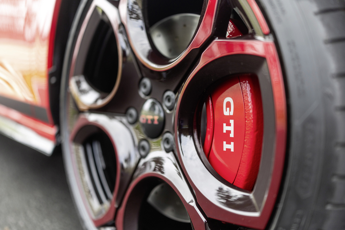 Roda do VW Golf GTI Edition 50. Foto: Volkswagen/Divulgação