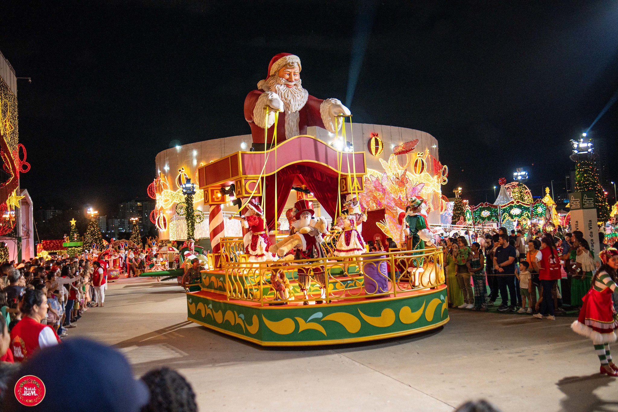 Personagens do desfile de Natal de Goiás 2025. Foto: Divulgação / Governo de Goiás