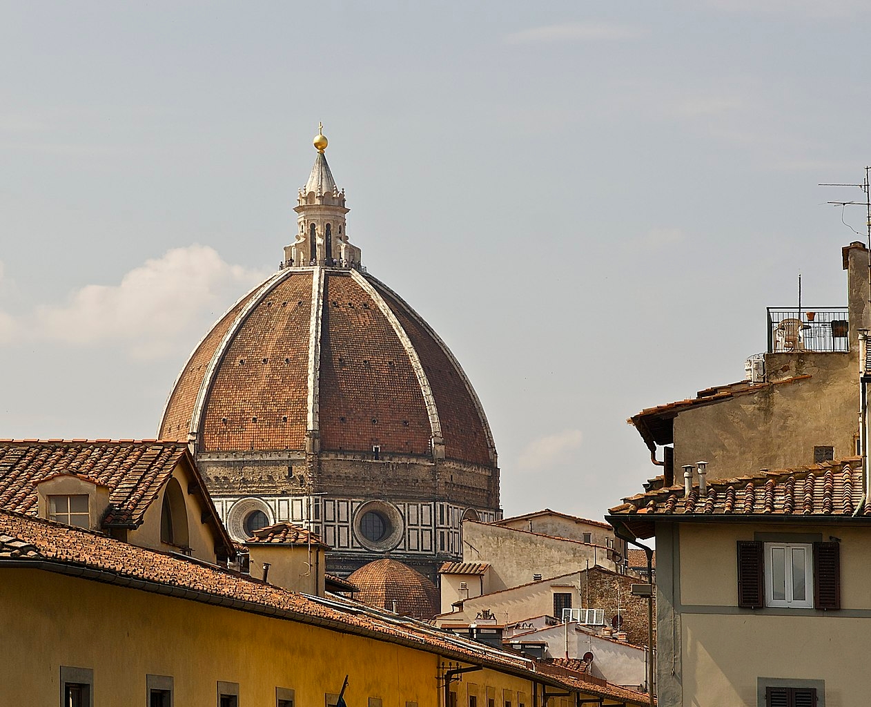 O aeroporto pode ser visto do Duomo da Catedral de Florença, por exemplo.  Reprodução: Flipar