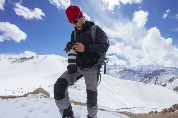 Ele pratica montanhismo desde 2008 e é conhecido por seu trabalho em fotografia de aventura e natureza. Reprodução: Flipar