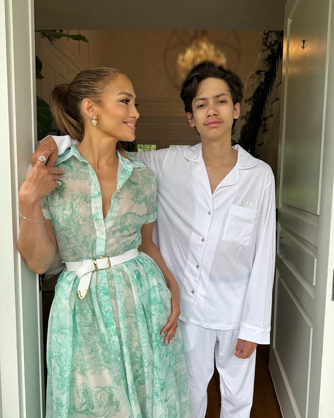 Jennifer Lopez e Max Reprodução/Instagram