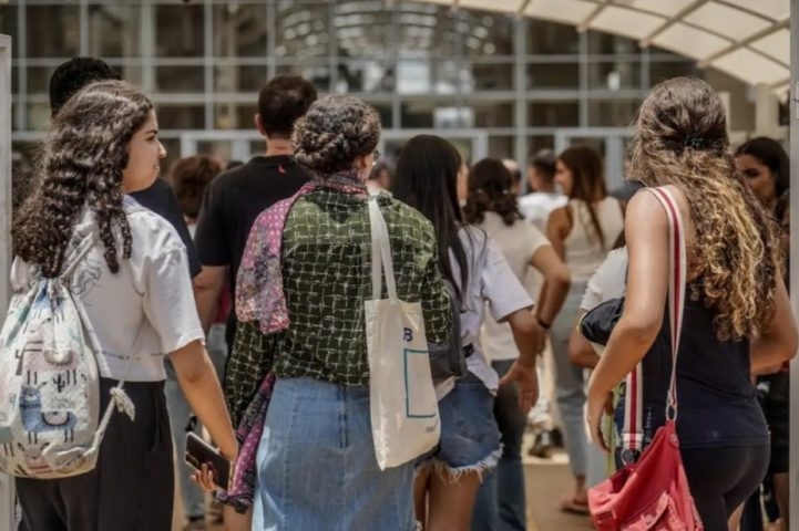 No primeiro dia, foram aplicadas as provas de linguagens (português e inglês/espanhol), ciências humanas e redação. Na segunda fase, no dia 10/11, haverá questões de matemática e ciências da natureza. Reprodução: Flipar