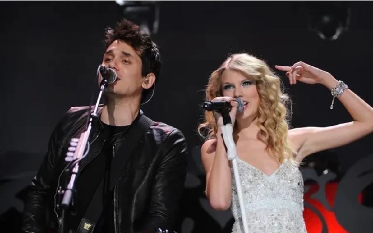 O relacionamento com John Mayer foi breve, mas deixou marcas profundas na discografia da cantora. Faixas como Dear John e Would’ve, Could’ve, Should’ve são apontadas como dedicadas ao músico. Foto: X/Twitter