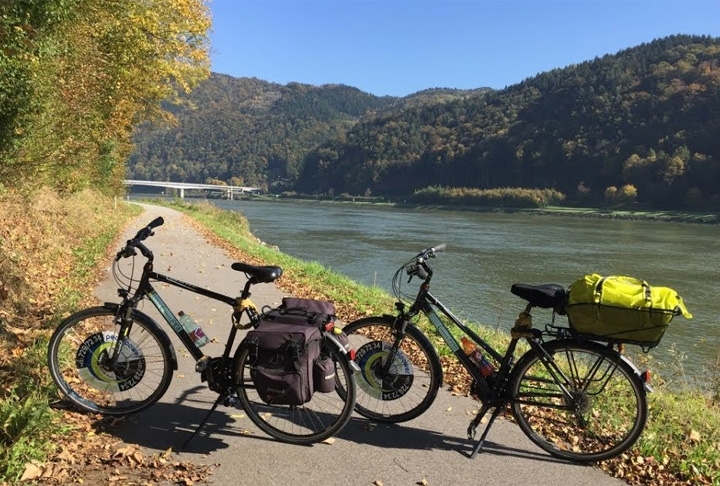 Ciclovia do Rio Danúbio (Alemanha e Áustria) - Embora atravesse uma região montanhosa, a ciclovia foi projetada para ser plana. Atravessa parques, vilas, cidades medievais, passando perto de mosteiros e igrejas seculares e pelas capitais: Viena, Bratislava e Budapeste.  Reprodução: Flipar