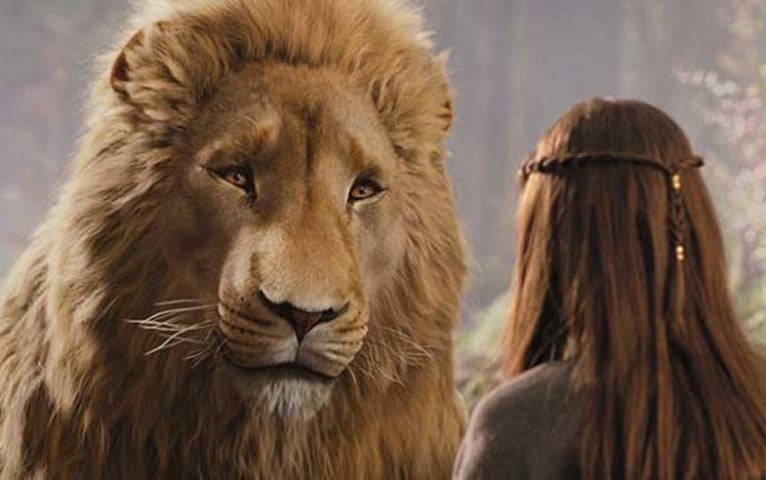 Aslam: personagem clássico de C. S. Lewis, Aslam, poderoso Leão criador das terras de Nárnia, ressuscitou dos mortos e voltou mais forte do que nunca para lutar contra Jadis, a feiticeira Branca em um dos livros infantis mais amáveis desde 1950. Reprodução: Flipar