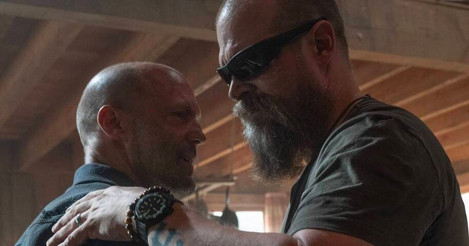 Um de seus trabalhos mais recentes é “Resgate Implacável”, no qual interpreta um ex-militar cego, Gunny Lefferty. O filme tem como protagonista Jason Statham (“Carga Explosiva” e “O Infiltrado”). 
 Reprodução: Flipar