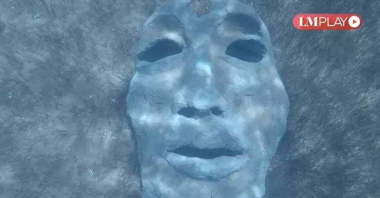 Máscara encontrada junto com a estátua. Foto: Reprodução/LM Neuquén