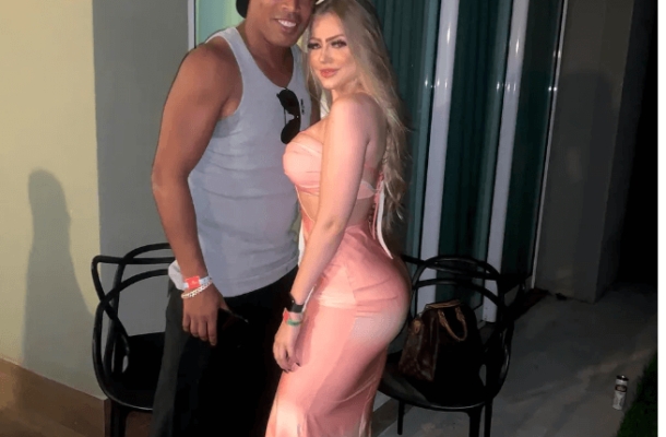 Em 2021, ela postou um vídeo ao lado de Ronaldinho Gaúcho quando o ex-jogador esteve em Cuiabá, cidade em que ela reside. - Foto: Reprodução/Instagram