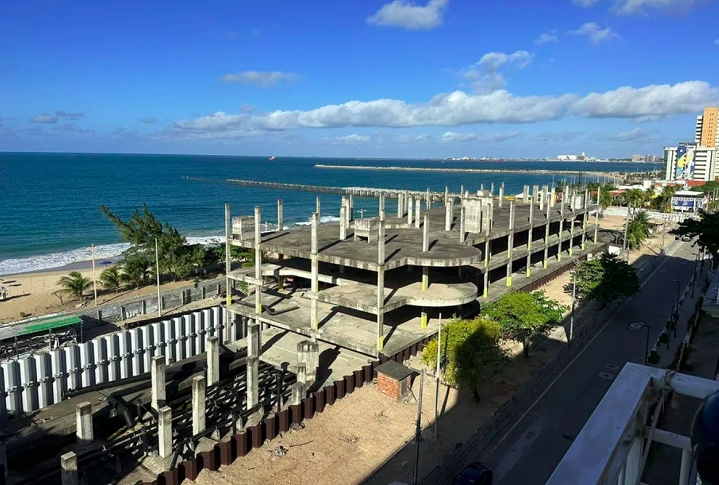 No Nordeste, a construção do Acquario do Ceará, iniciada em 2012, permanece paralisada desde 2015. Um grande espaço sem a destinação correta.  Reprodução: Flipar