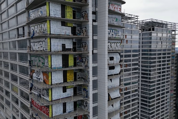 Com 60% da obra concluída e um custo total de US$ 1 bilhão (R$ 5,71 bilhões), ainda são necessários US$ 800 milhões (R$ 4,57 bilhões) para finalizá-lo. Apesar da intenção de retomar o projeto, os obstáculos financeiros seguem como um grande desafio. Reprodução: Flipar