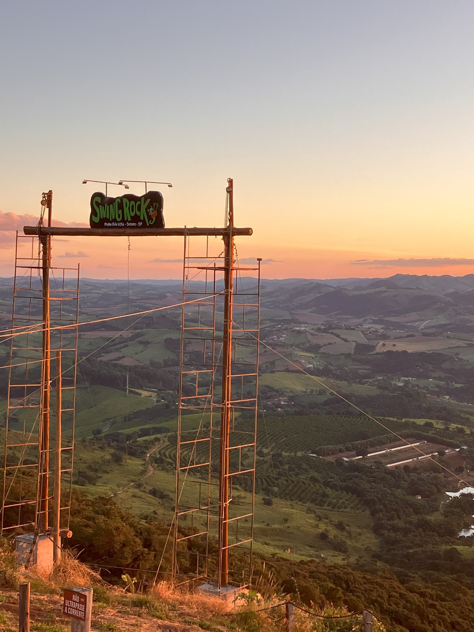 Swing Rock oferecere uma das vistas mais espetaculares para apreciar o melhor pôr do sol de Socorro VGCOM - ASTUR - arquivo Pedra Bela Vista