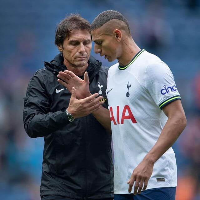 Richarlison sofre lesão e deixa jogo do Tottenham aos quatro