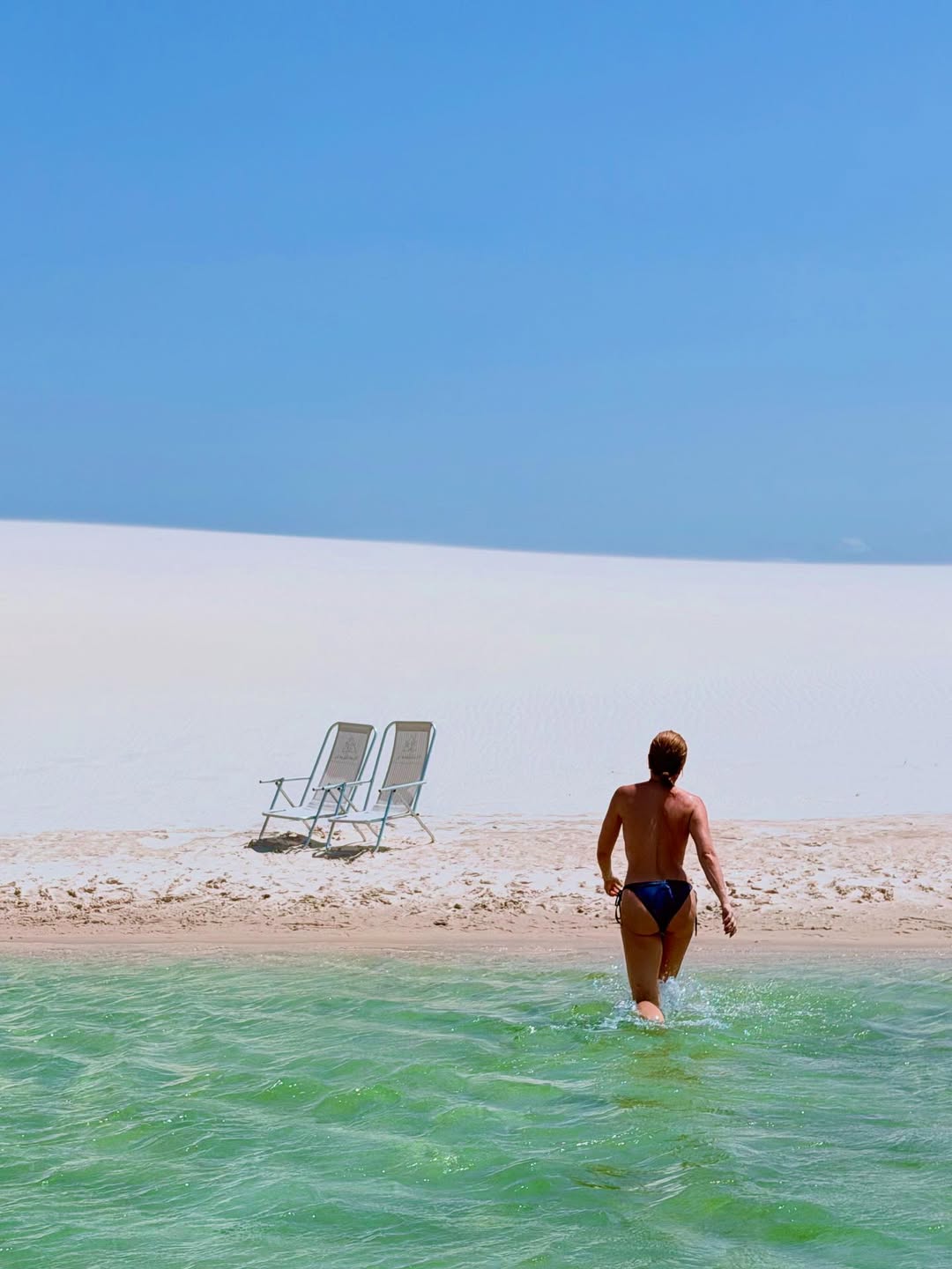 Angélica fazendo topless. Foto: Reprodução/ Instagram @AngelicaSky