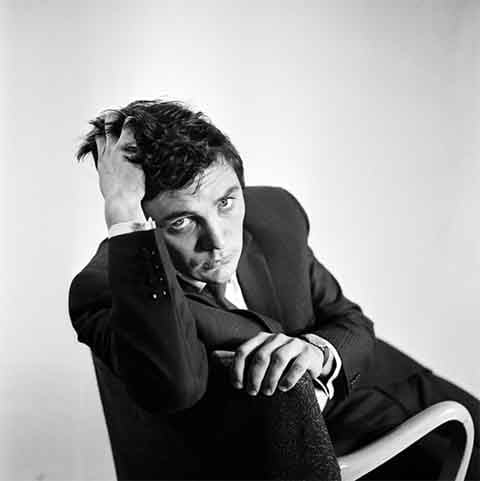 Na primeira metade da década de 1970, o artista passou por um período de afastamento da carreira. Ele viajou à Índia, onde estudou meditação em busca de um sentido espiritual longe das luzes de Hollywood.
 Reprodução: Flipar