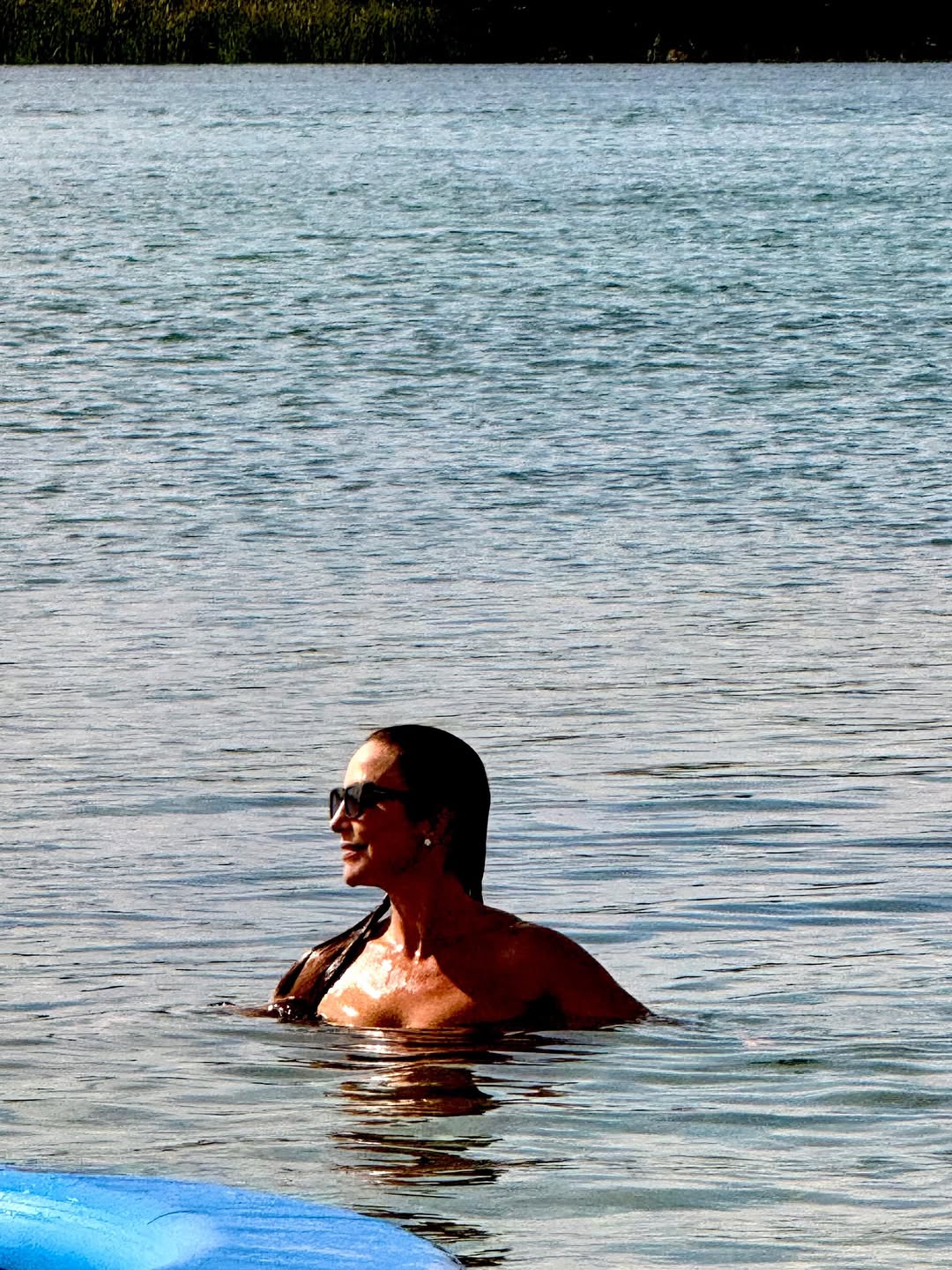 Ivete Sangalo se refresca. Foto: Reprodução/ Instagram @ivetesangalo