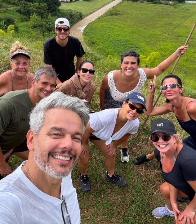 Flávia Alessandra com Otaviano Costa e família. Foto: Reprodução: Instagram/@flaviaalessandra