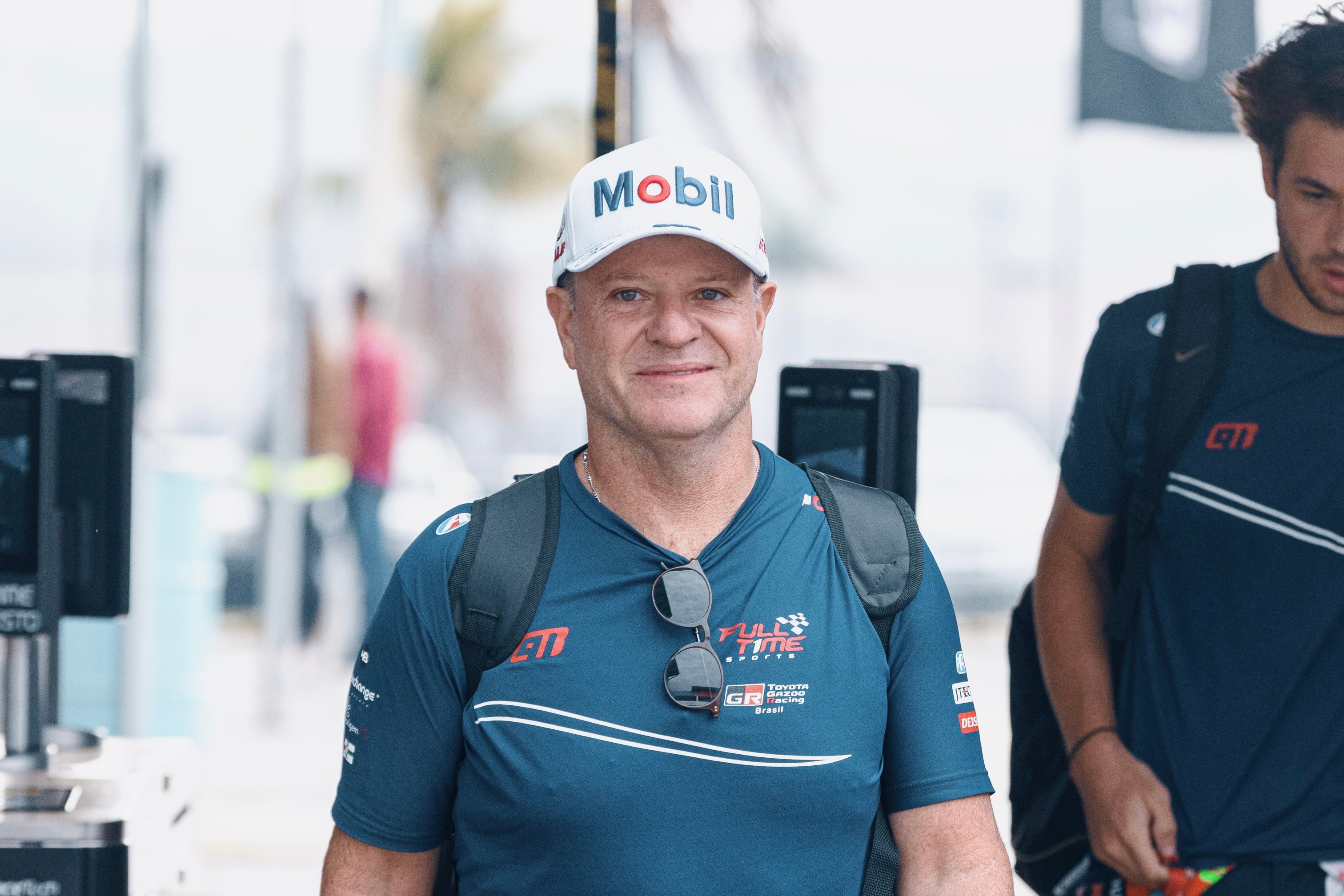 Rubens Barrichello chegando no Autódromo de Goiânia Divulgação/Vicar