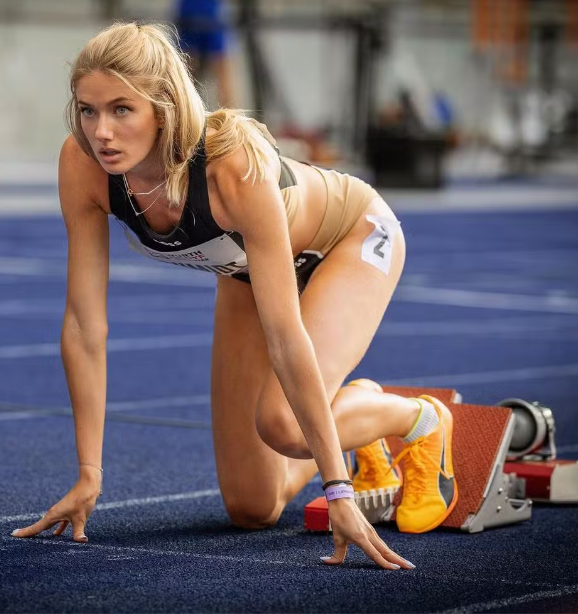 Alica Schmidt, que já foi considerada a atleta mais sexy do mundo, estará novamente disputando as Olimpíadas. A corredora alemã ultrapassou a marca de 7,2 milhões de seguidores entre os seus perfis no Instagram e no TikTok. Reprodução/Instagram