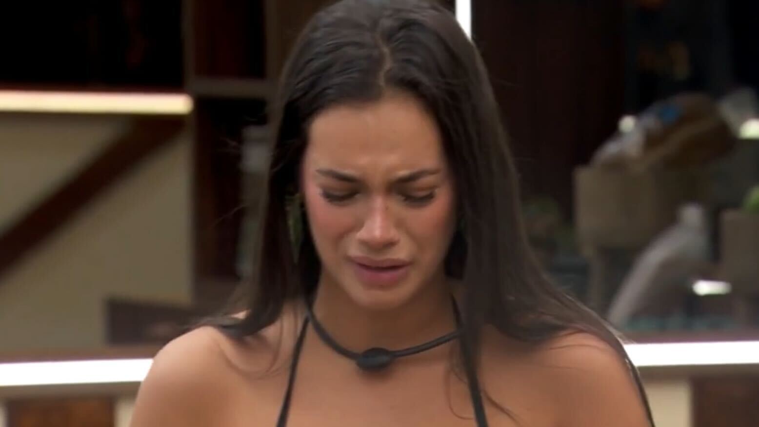 Alane chora após levar punição no 'BBB 24' Reprodução Globoplay - 1.4.2024