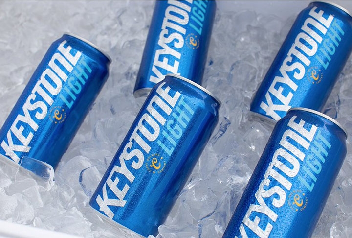 Keystone Light -  Teor alcoólico de 4,1% - Cerveja lager leve e suave, destinada a um público jovem. Produzida pela Molson Coors nos Estados Unidos. Reprodução: Flipar