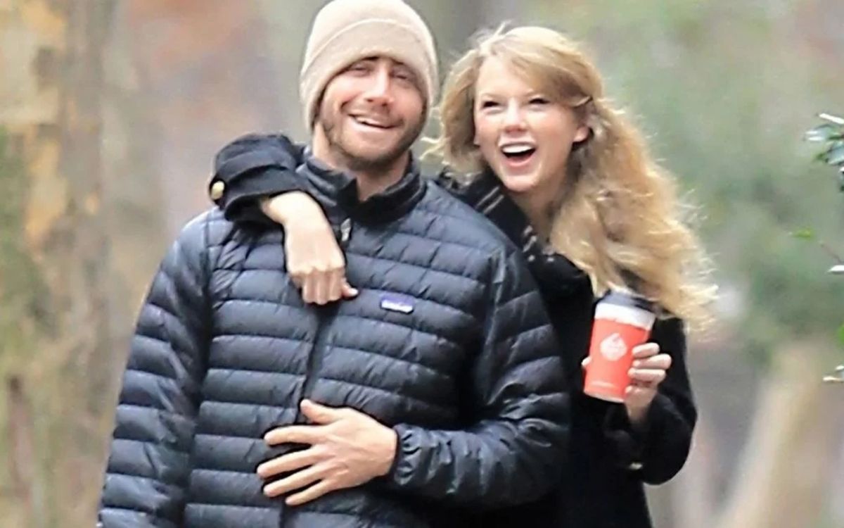 O ator Jake Gyllenhaal viveu um romance com Taylor em 2010. O término rendeu algumas das canções mais celebradas da carreira da artista, como All Too Well em sua versão de 10 minutos. Foto: X/Twitter